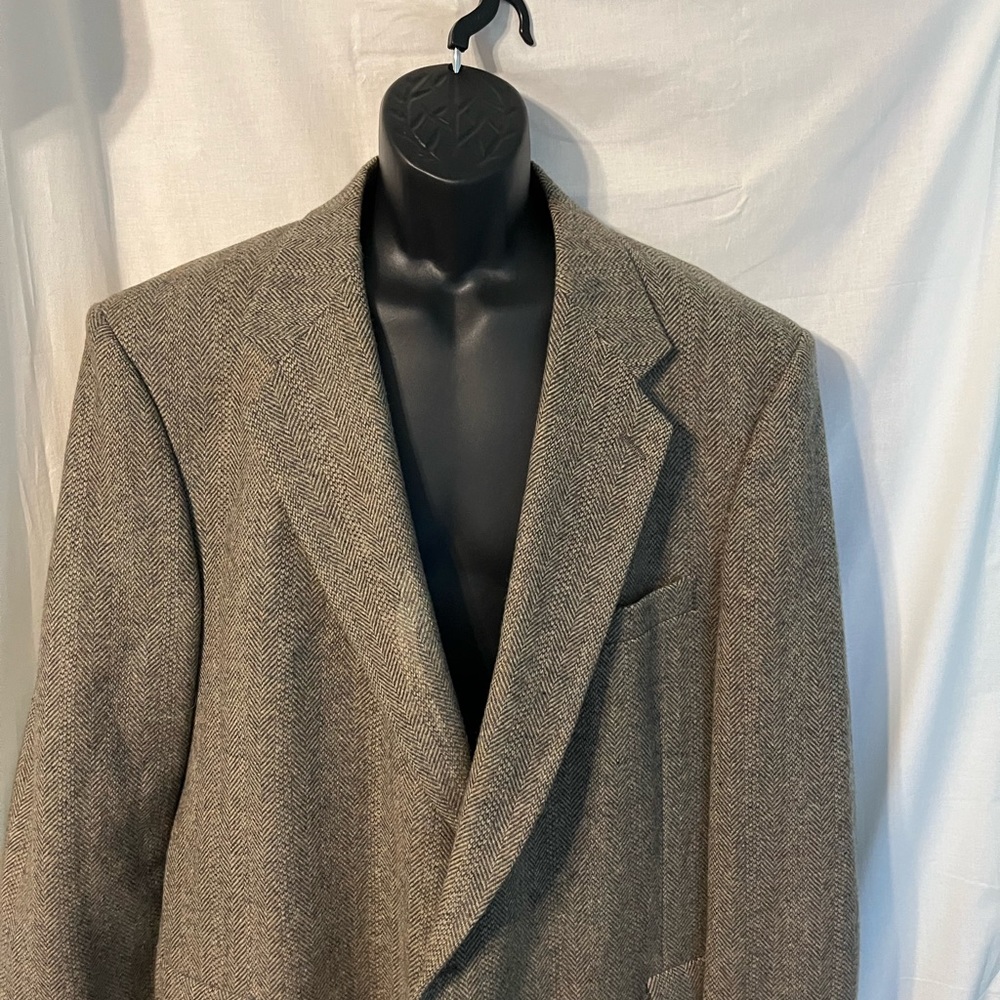 Mens Tweed size 50 sports coat, Sterling and Hunt. 2 button. Brown Herringbone.
